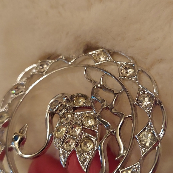 Swan Sparkling Pendant - Picture 5 of 7
